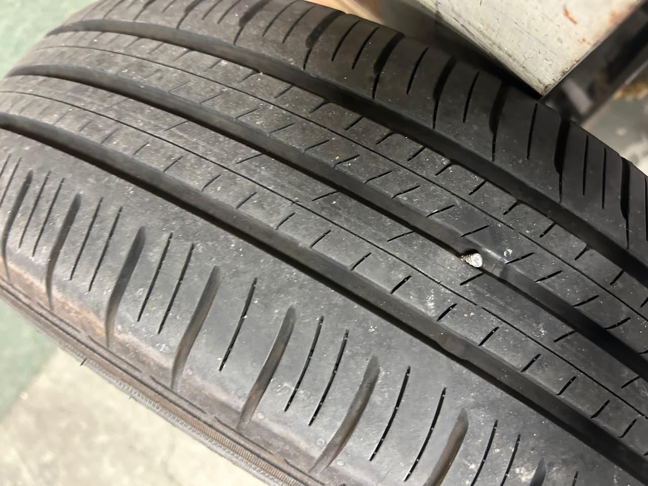 【作業実績】トヨタ アクア｜早朝のパンクから迅速入庫、安心のトータルサポート！