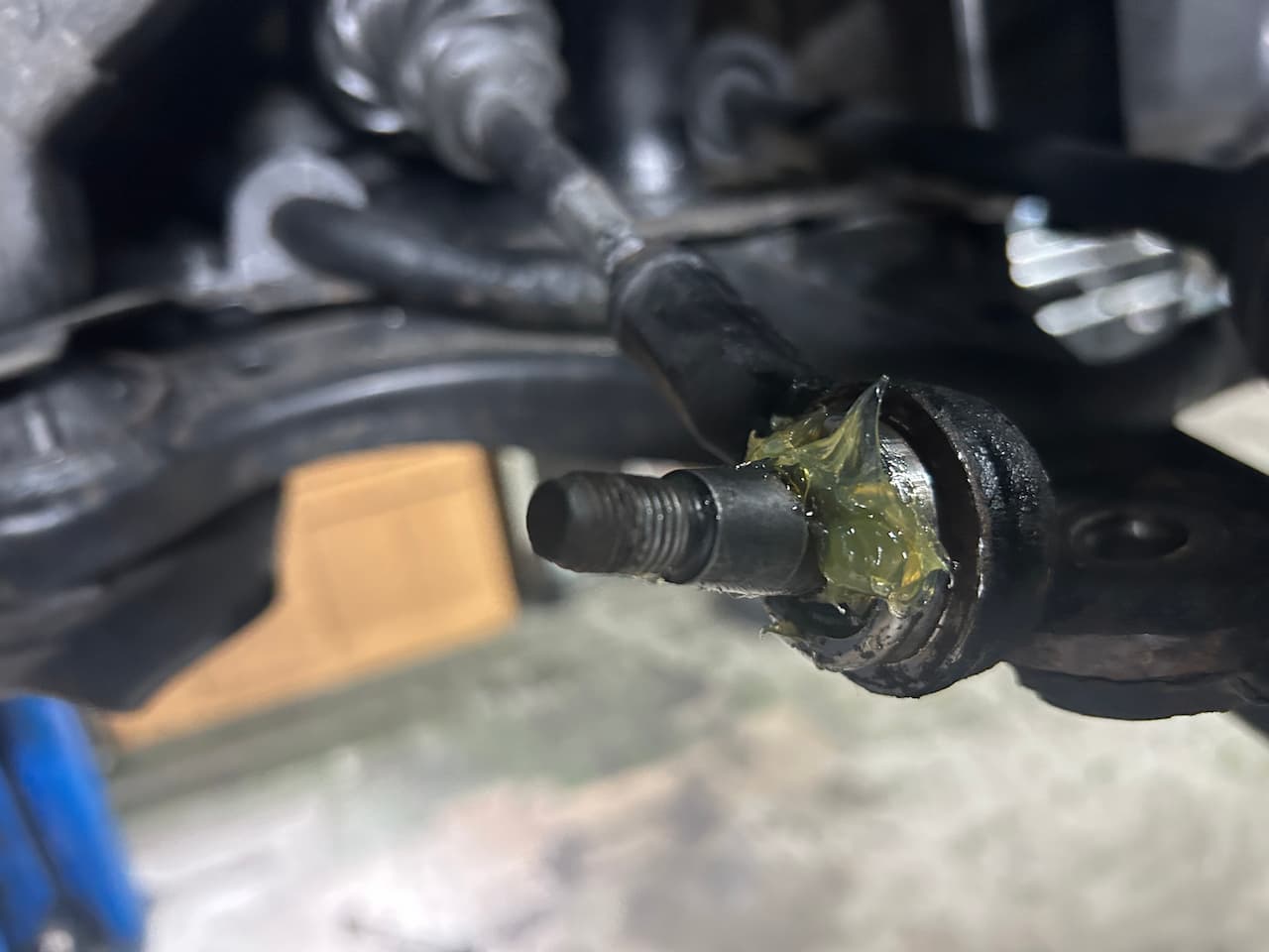 よそで買った車も「モリモリ塾長」にお任せ！タントの足廻りメンテナンス